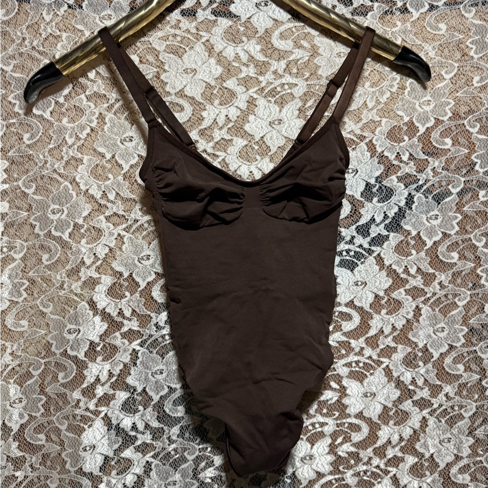 SKIMS espresso Brown Seamless Tank thong Bodysuit medium discontinued color